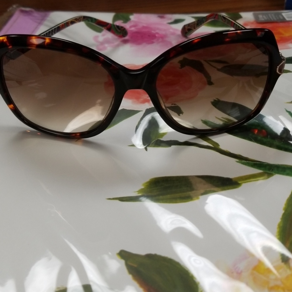 Vera Bradley Felicia Sunglasses